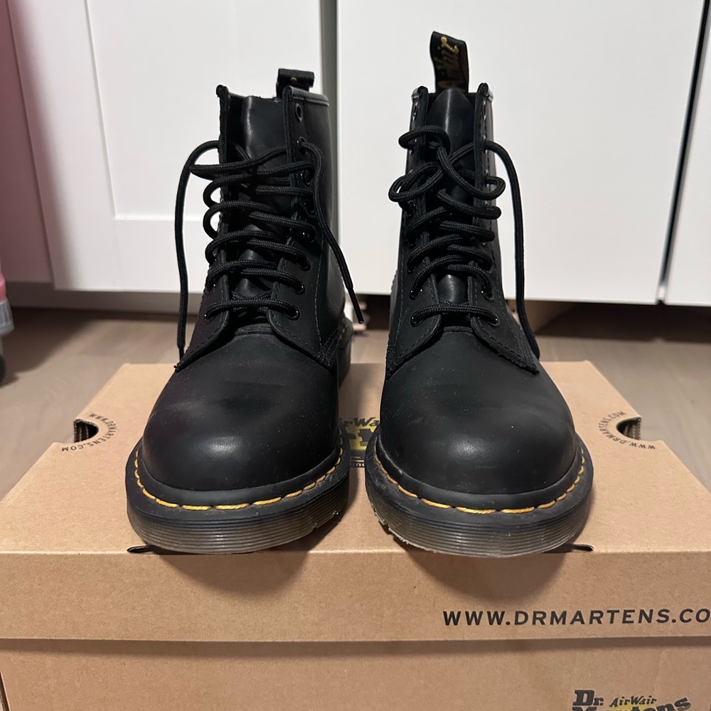 Dr. Martens 

BOOTS FOR Men & Women DM’s BLACK